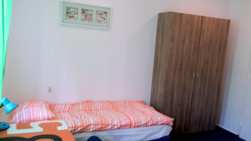 Erasmus House Hostel Warsaw Room photo