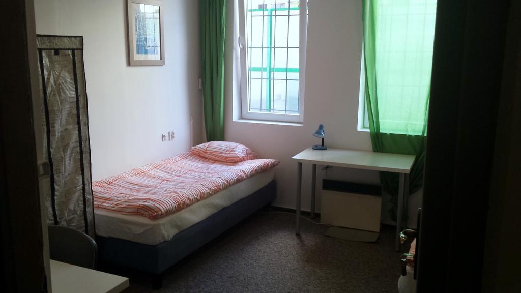Erasmus House Hostel Warsaw Room photo