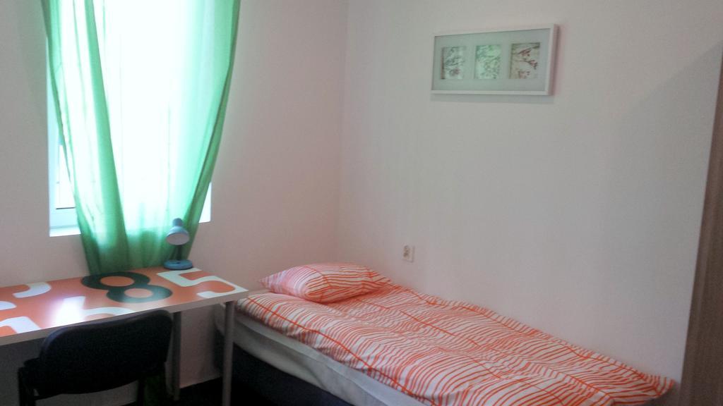 Erasmus House Hostel Warsaw Room photo