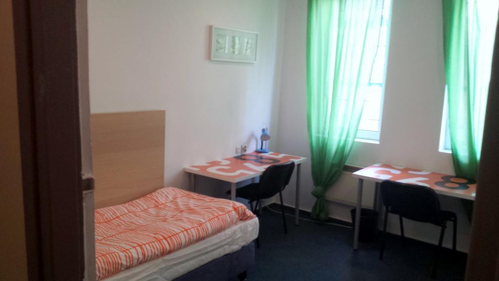 Erasmus House Hostel Warsaw Room photo