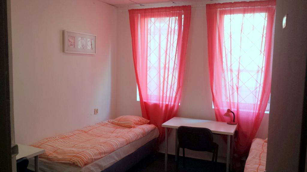 Erasmus House Hostel Warsaw Room photo