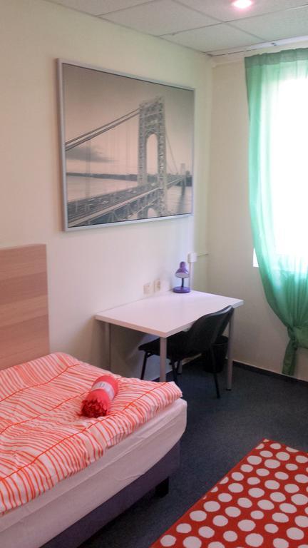 Erasmus House Hostel Warsaw Room photo